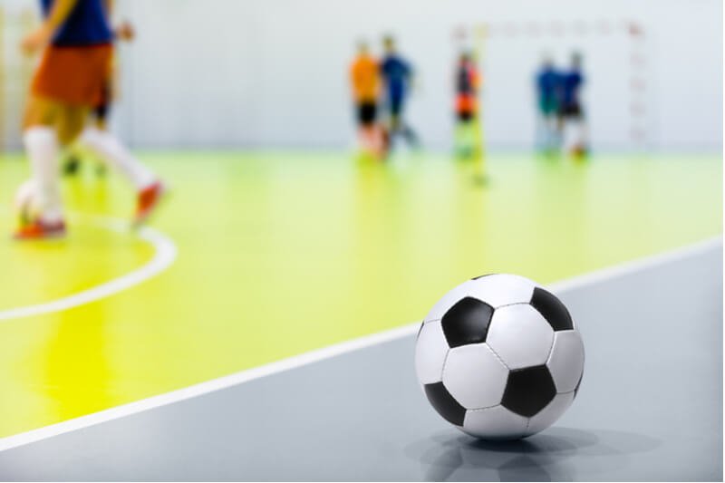 perbedaan mini soccer dan futsal - ukuran bola