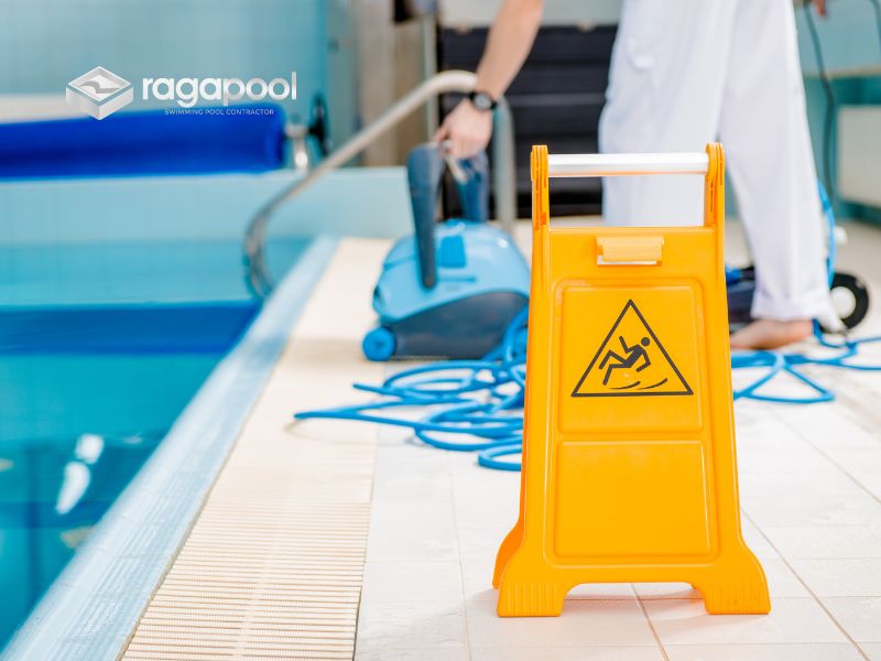 jasa pembersihan kolam renang di blok m